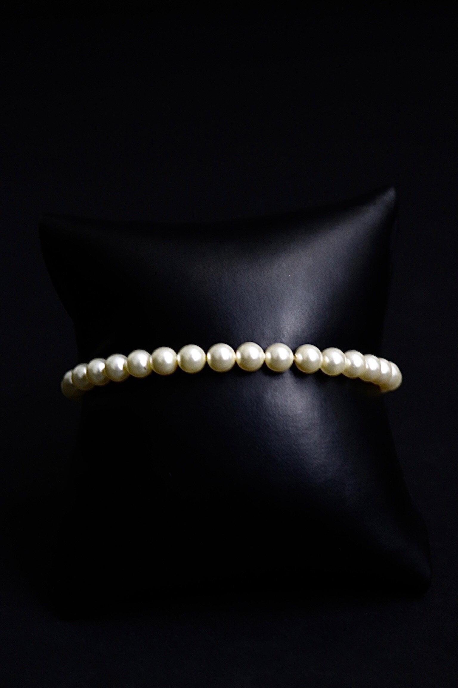 Clare V. Freshwater Pearl Bracelet in Cream/Neon Yellow Knots